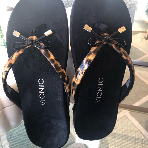 Vionic Leopard-Pattern Sandals - Black & Brown - Picture 6 of 6